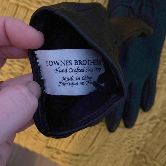 Black, she’ll genuine leather with faux fur and polyester - Picture 3 of 4